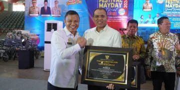 Pj Bupati Langkat Faisal Hasrimy Terima Paritrana Award 2024 