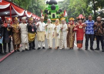 Promosikan Wisata Dan Budaya, Pj. Bupati Langkat ikut serta dalam Parade Mobil Hias di Kota Solo