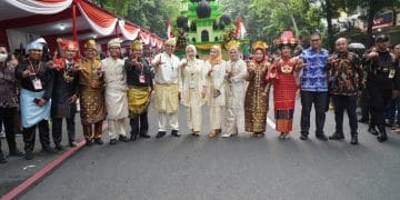 Promosikan Wisata Dan Budaya, Pj. Bupati Langkat ikut serta dalam Parade Mobil Hias di Kota Solo
