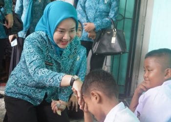 Ketua Pj.TP.PKK Kabupaten Langkat Memberikan Pembinaan di Kegiatan UP2K PKK