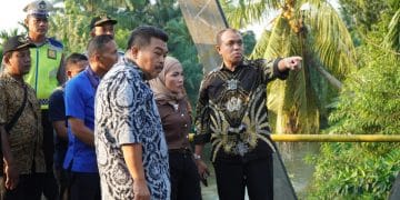 Pj. Bupati Langkat meninjau langsung “Titi Besi” Roboh di Batang Serangan.