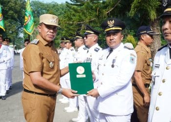 Pj. Bupati Langkat beri Penghargaan untuk Kecamatan dan Kelurahan Terbaik 2024, Serta Atlet Pelajar Berprestasi