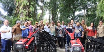 Wali Kota Binjai Serahkan Alat Mesin Pertanian Untuk Kelompok Tani