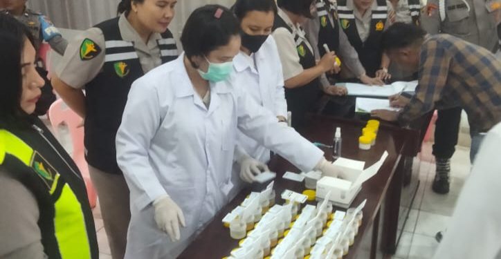 Polisi Binjai Ikuti Cek Urine Bebas Narkoba