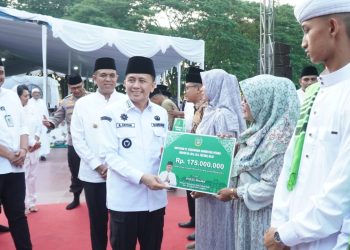 Walikota Medan hadiahkan umroh kepada warga Langkat, dalam Safari Dakwah dan Tabligh Akbar, Dukung Kesuksesan PON XXI Aceh-Sumut 2024