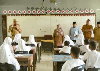 Pj. Bupati Langkat Faisal Hasrimy Pastikan Proses Belajar di SMPN 2 Pematang Jaya Berjalan Optimal
