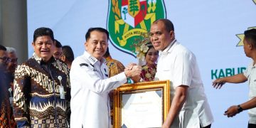 Pj Bupati Langkat Terima Penghargaan Apresiasi dari BPJS Ketenagakerjaan Provsu