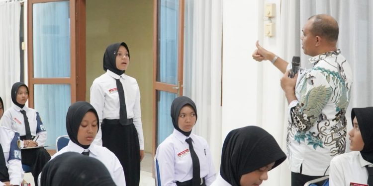 Pj. Bupati Langkat Faisal Hasrimy Beri Pembekalan kepada Calon Paskibra: “Totalitas dalam Setiap Tugas adalah Kunci Kesuksesan”