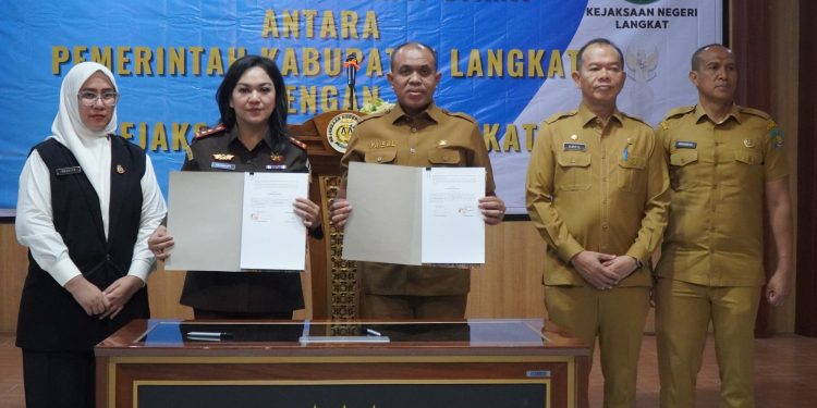 Pj Bupati Langkat Teken MoU dengan Kejaksaan Negeri: Perkuat Penegakan Hukum Perdata dan Tata Usaha Negara