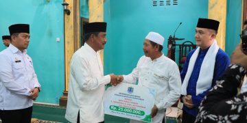Wali Kota Sholat Jumat Berjamaah Sekaligus Serahkan Dana Hibah Kepada Dua Masjid di Binjai Utara