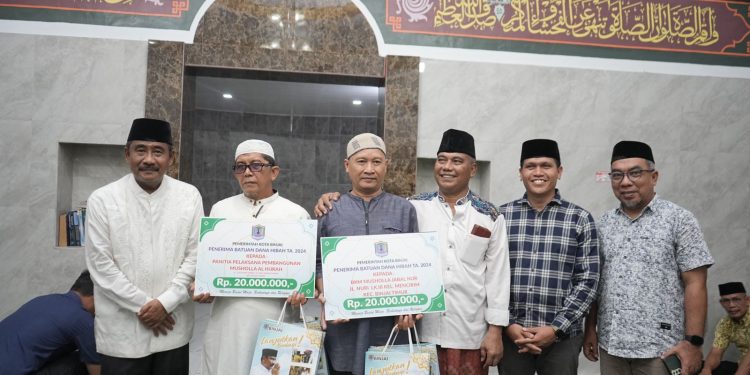 Serahkan Bantuan Dana Hibah, Wali Kota Binjai Ajak Makmurkan Masjid
