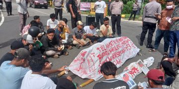Mahasiswa Mandailing Natal Gelar Aksi Demo, Salah Satu Tuntutannya Minta Kejatisu Tetapkan Status P21 Ketua DPRD