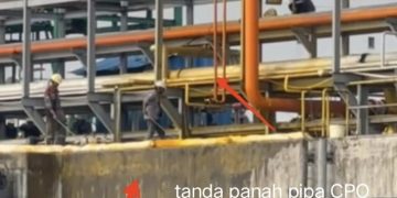 Loading – Unloading CPO di Lokasi Jetty Kawasan Industri Lubuk Gaung Tanpa Oil Boom Dibiarkan