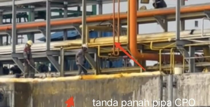 Loading – Unloading CPO di Lokasi Jetty Kawasan Industri Lubuk Gaung Tanpa Oil Boom Dibiarkan