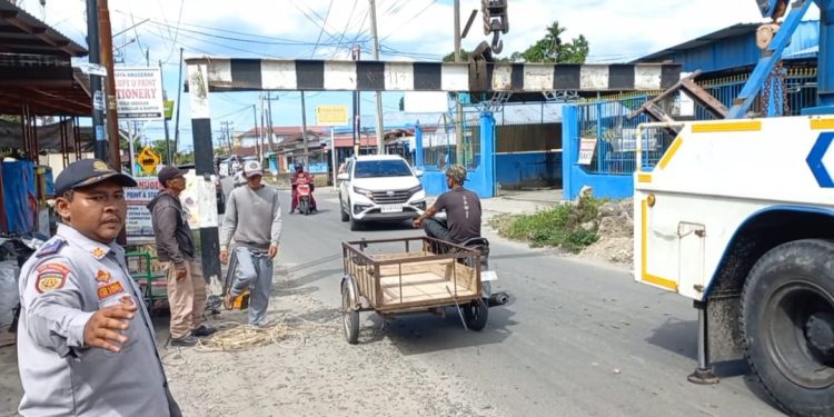 Usai Diprotes Warga, Dishub Binjai Akhirnya Pasang Portal di Jalan MT Haryono