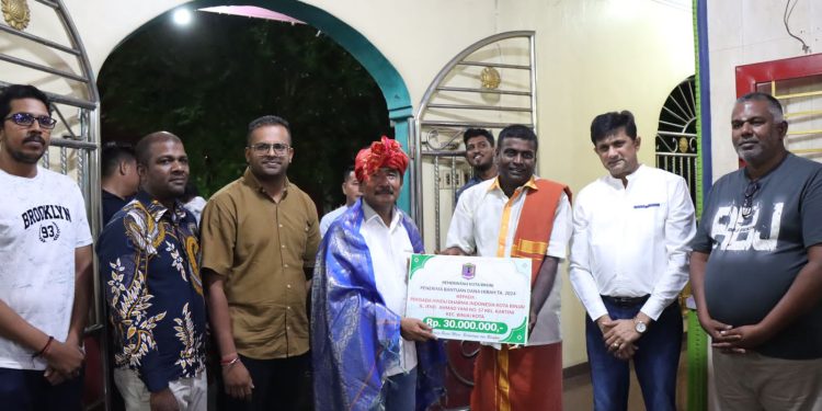 Pemko Binjai Serahkan Bantuan Dana Hibah Rumah Ibadah Umat Hindu