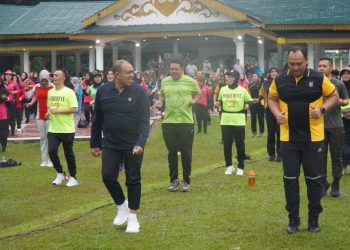 Pj. Bupati Langkat Bersama Wakapolda Sumut Ajak Warga Jaga Kesehatan Melalui Power Fit Party di Alun-alun Stabat
