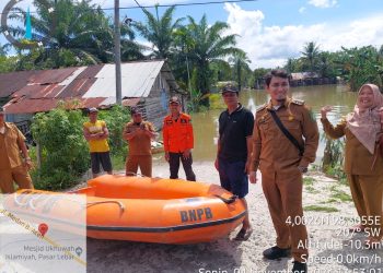 Pj Bupati Langkat Salurkan Bantuan untuk Warga Terdampak Banjir di Kecamatan Babalan dan Sei Lepan