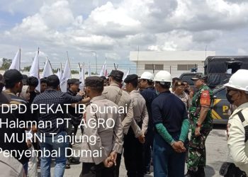 DPD Pekat IB Menggelar Aksi Demo Didepan PT. Agro Murni Terkait Dugaan Pakai BBM Subsidi
