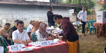 Warga Korban Banjir Tetap Atusiasis Nyoblos Pemilu