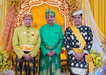 Pj Bupati Langkat Faisal Hasrimy Terima Gelar “Datok Praja Indra Negeri” dari Kerapatan Adat Kesultanan Langkat