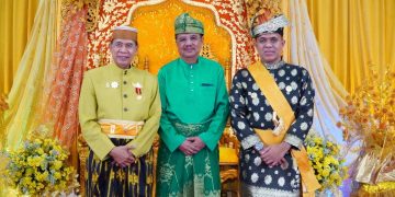 Pj Bupati Langkat Faisal Hasrimy Terima Gelar “Datok Praja Indra Negeri” dari Kerapatan Adat Kesultanan Langkat