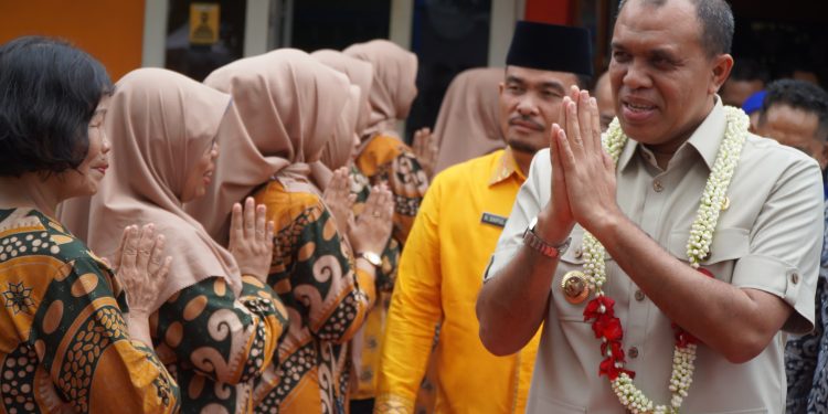 Pj Bupati Langkat Faisal Hasrimy Launching SD & SMP Unggulan: Menuju Generasi  Indonesia Emas 2045