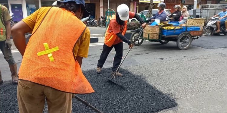 UPT Dinas Bina Marga Prov Sumut Lakukan Pemeliharaan Jalan Jelang Nataru