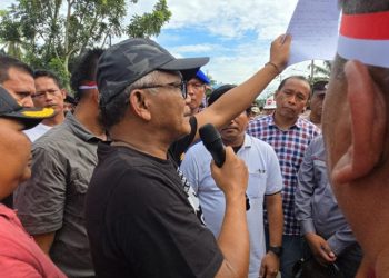 Aksi Demo Depan Gerbang Sinarmas Diwarnai Pro Dan Kontra Sesama Warga Nyaris Bentrok, Buntut Penutupan Sungai Nerbit. 