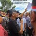 Aksi Demo Depan Gerbang Sinarmas Diwarnai Pro Dan Kontra Sesama Warga Nyaris Bentrok, Buntut Penutupan Sungai Nerbit. 