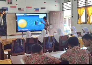 Pj Bupati Langkat Dorong Digitalisasi Pendidikan dengan Smart Board, Dukung Program Prioritas Presiden Prabowo.