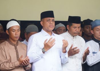 Pj Bupati Langkat Faisal Hasrimy Pimpin Upacara Pelepasan Jenazah Kades Serapuh ABC