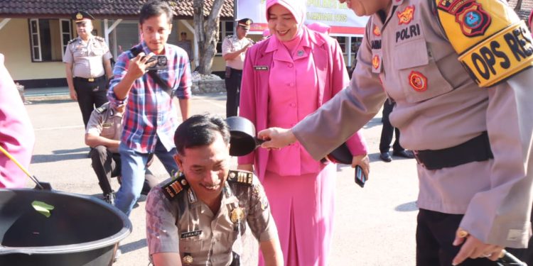 Tahun Baru, 58 Personil Polres Binjai Naik Pangkat