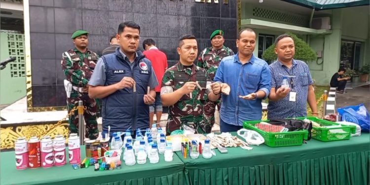 Kodim 0203/Lkt Gerebek Barak Narkoba Kloneng