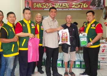 Dandenpom I/5 Medan Letkol CPM Hanri Wira Kusuma,S.H., M.Han Serahkan Bantuan Dalam Bakti Sosial Imlek 2576