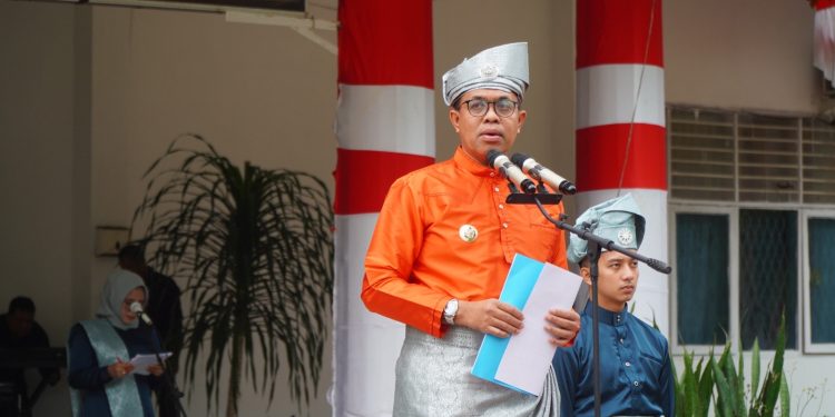 Pj Bupati Langkat Pimpin Upacara HUT ke-275 Kabupaten Langkat: Dorong Kinerja ASN dan Bagikan Santunan