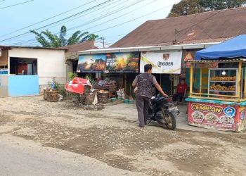 Jalan Rusak Akibat Galian Pipa Belum Juga Diperbaiki Warga Tuntut Janji PT Nindya Karya