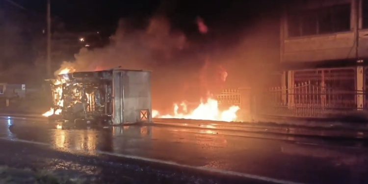 Mobil BBM Terguling Hingga Ludes Terbakar