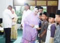 Bupati Langkat Syah Afandin dan Wabup Tiorita Berbagi Kebahagiaan dengan Anak Yatim di Stabat