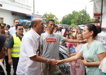 Bupati Langkat Syah Afandin Serahkan Bantuan dan akan Rehabilitasi Rumah Korban Kebakaran di Berandan