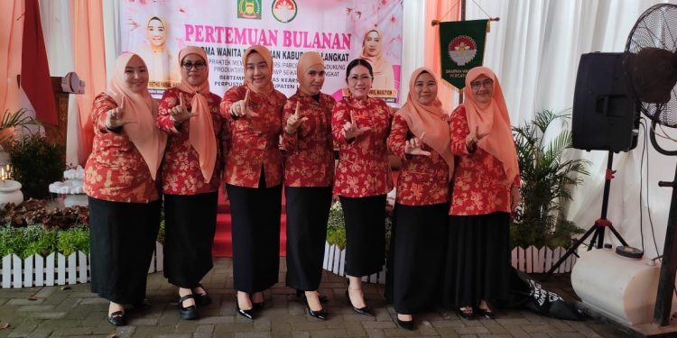 Penasehat DWP Langkat Apresiasi Kreativitas Anggota dalam Pelatihan Hampers