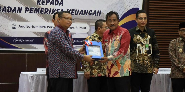 Wali Kota Binjai Serahkan Laporan Keuangan Pemerintah Daerah Kepada BPK RI Perwakilan Provsu