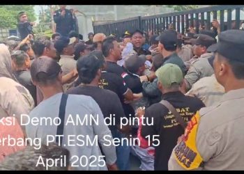 Aksi Demo Di Gerbang PT.ESM Kisruh, Diwarnai Aksi Bakar Ban Depan Gerbang PT OSM