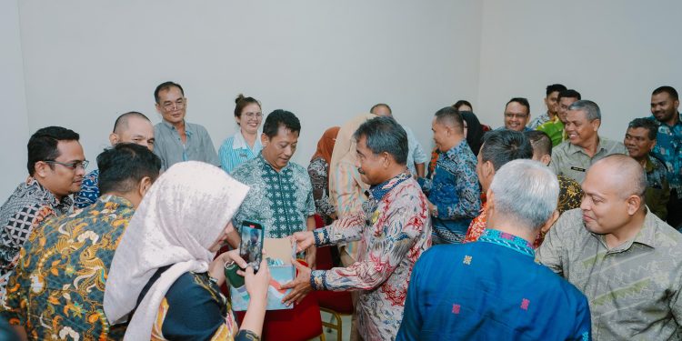 Wali Kota Binjai Lakukan Penggalangan Donasi Palestina Saat Rapat Paripurna