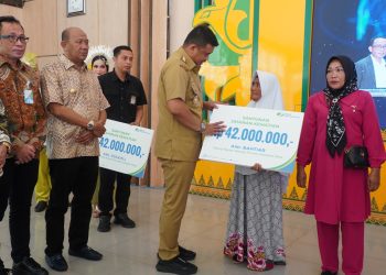 Bupati Syah Afandin Apresiasi Gubsu Bobby Nasution Serahkan 1.600 Kartu BPJS untuk Nelayan Langkat
