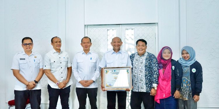 Bupati Langkat Syah Afandin Raih Penghargaan Komunikasi Publik Terbaik dari Mahasiswa S3 UINSU