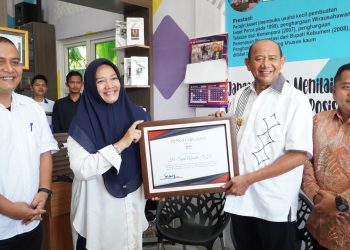 Syah Afandin Salurkan 5 Ton Beras untuk Warga Miskin Ekstrem Langkat dan Terima Penghargaan Inklusi Disabilitas