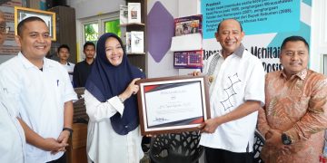 Syah Afandin Salurkan 5 Ton Beras untuk Warga Miskin Ekstrem Langkat dan Terima Penghargaan Inklusi Disabilitas