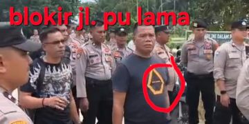 Riduan Blokir Jalan PU Lama Terjadi Antrian Panjang, Pemuda Turun Tangan Membuka Paksa Blokir