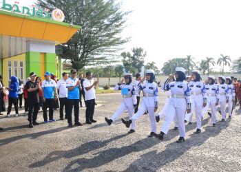 Wali Kota Binjai Lepas Kegiatan Gerak Jalan Peringatan HUT ke-80 RI